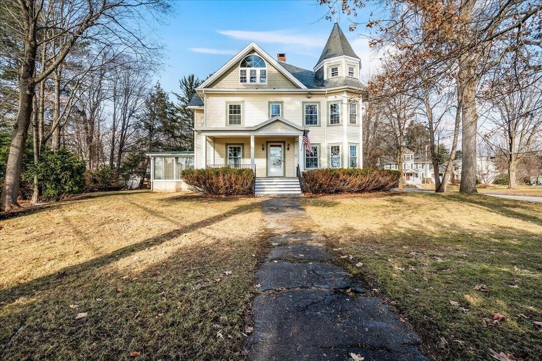61 Manchester St in Nashua, NH - Building Photo