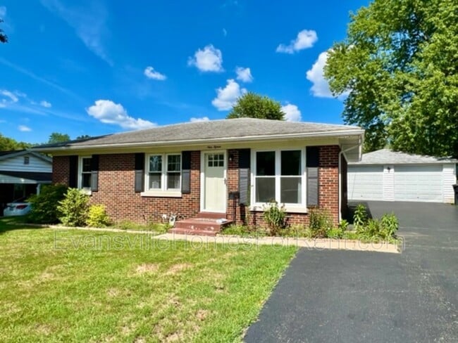 property at 915 N Helfrich Ave
