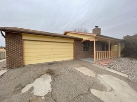 785 Hydra Rd SE in Rio Rancho, NM - Building Photo
