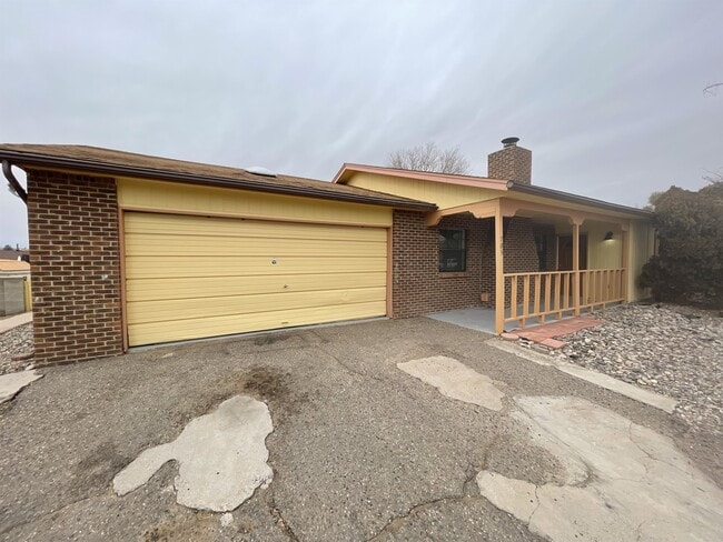 785 Hydra Rd SE
