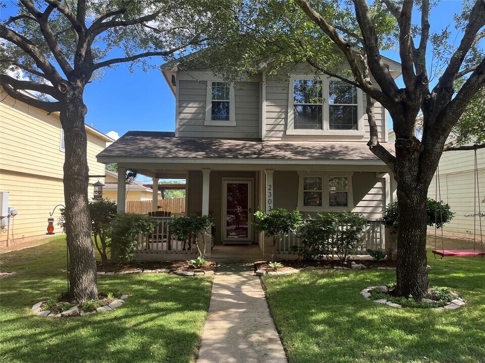 2303 Melissa Oaks Ln in Austin, TX - Building Photo