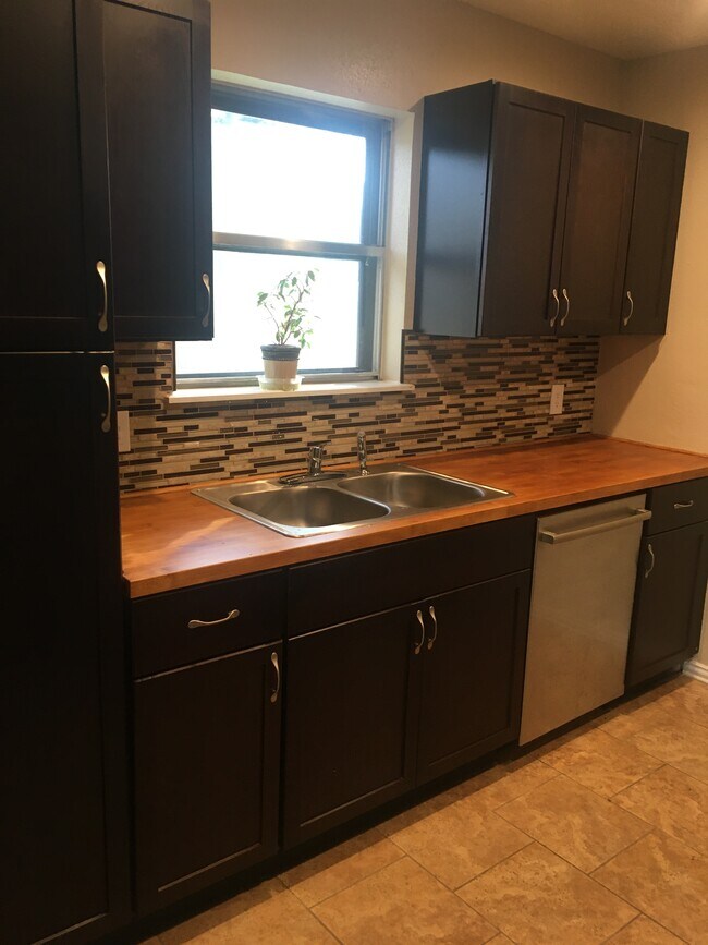 428 SW Murphy Rd in Burleson, TX - Building Photo - Building Photo