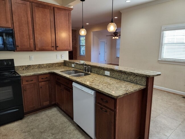 710 W 36th St in Norfolk, VA - Building Photo - Building Photo