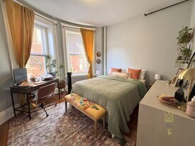 1569 Beacon St, Unit 12 in Brookline, MA - Building Photo