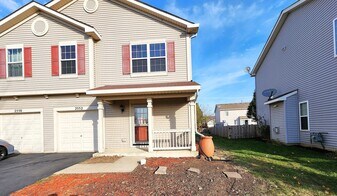 2552 Cesario Dr in Hampshire, IL - Building Photo