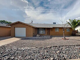 8252 E Monte Vista Rd in Scottsdale, AZ - Building Photo