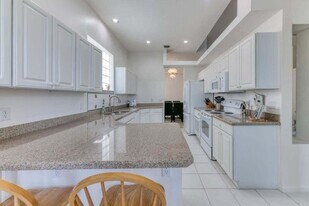 1232 Avondale Ln in West Palm Beach, FL - Building Photo