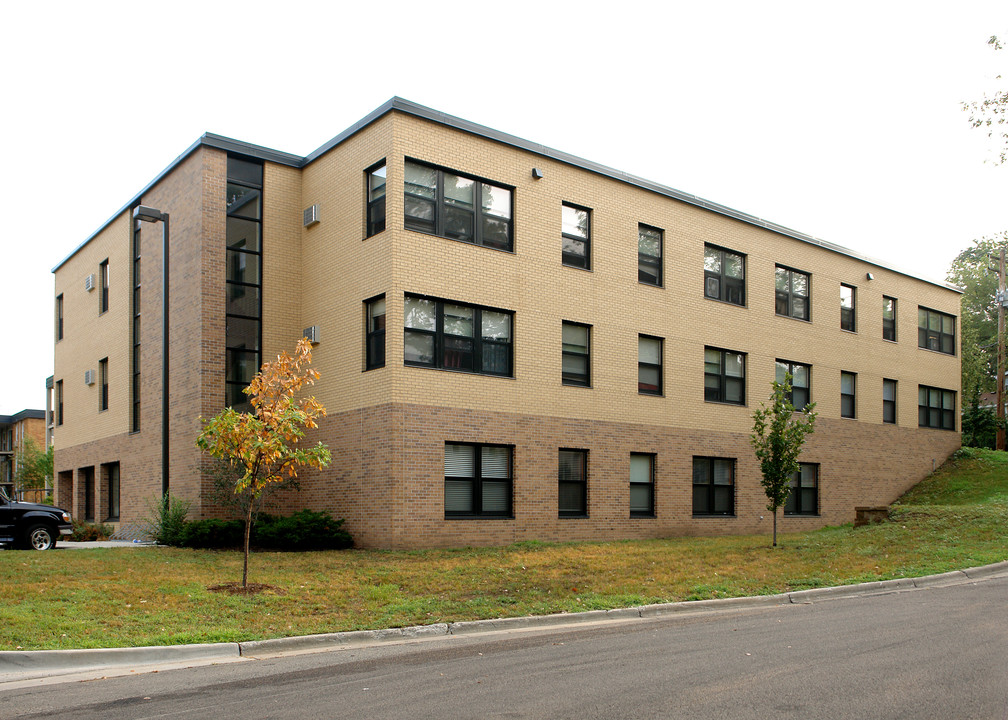 Crestview Apartments in St. Paul, MN - Building Photo