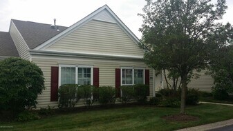 388 Harrier Dr in Monroe Township, NJ - Building Photo
