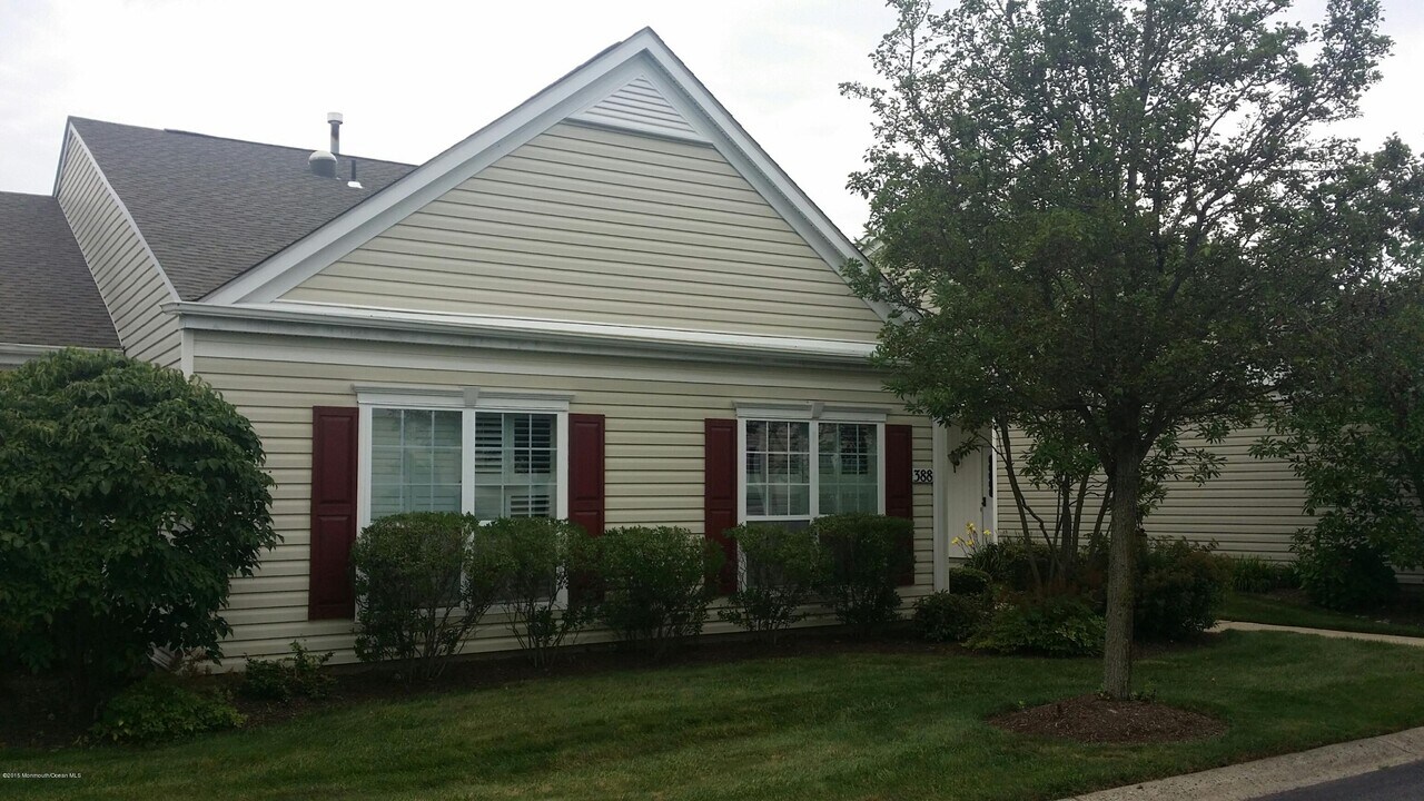 388 Harrier Dr in Monroe Township, NJ - Building Photo