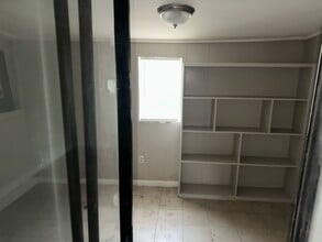 5557 Dolphin Dr in Jackson, MS - Building Photo - Building Photo