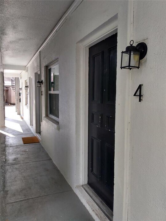 116 Southwest Jefferson Cir N in St. Petersburg, FL - Building Photo