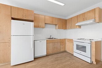 St Luke's in Seattle, WA - Foto de edificio - Building Photo