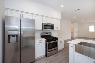 5024 1/2 Cleon Ave in North Hollywood, CA - Building Photo - Building Photo