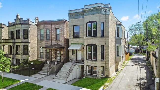 1833 S St Louis Ave in Chicago, IL - Building Photo - Building Photo