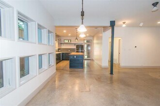 610 W Live Oak St in Austin, TX - Building Photo - Building Photo