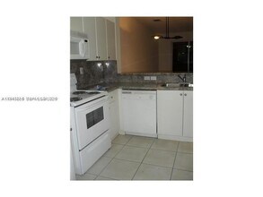 17830 NW 73rd Ave in Hialeah, FL - Building Photo - Building Photo