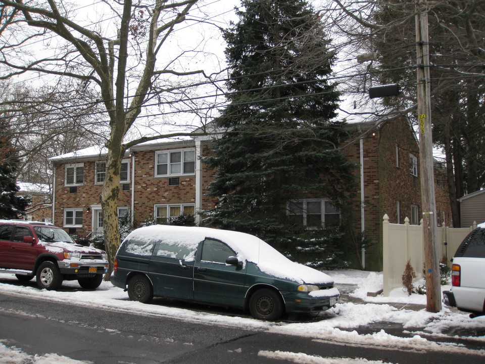 Manor Heights in Staten Island, NY - Foto de edificio