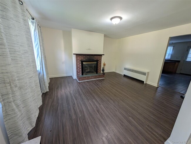 33 E Vacation Dr in Wappingers Falls, NY - Building Photo - Building Photo