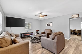 7792 Alicia Ct in Maplewood, MO - Building Photo - Building Photo