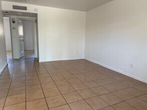 Enchanted Village in Mesa, AZ - Foto de edificio - Interior Photo