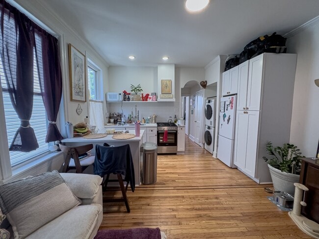 1221-1223 N Franklin St