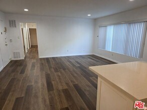 1833 N Edgemont St in Los Angeles, CA - Building Photo - Building Photo