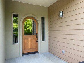 528 W Nevada St in Ashland, OR - Building Photo - Building Photo