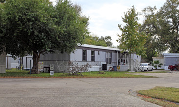 Pasadena Trails Mobile Home Park in Pasadena, TX - Building Photo - Building Photo