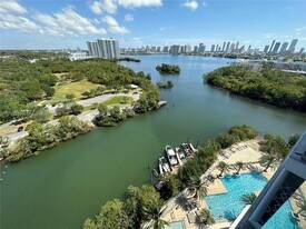 16385 Biscayne Blvd in North Miami Beach, FL - Building Photo