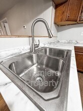 1027 E Stone St in Independence, MO - Building Photo - Building Photo