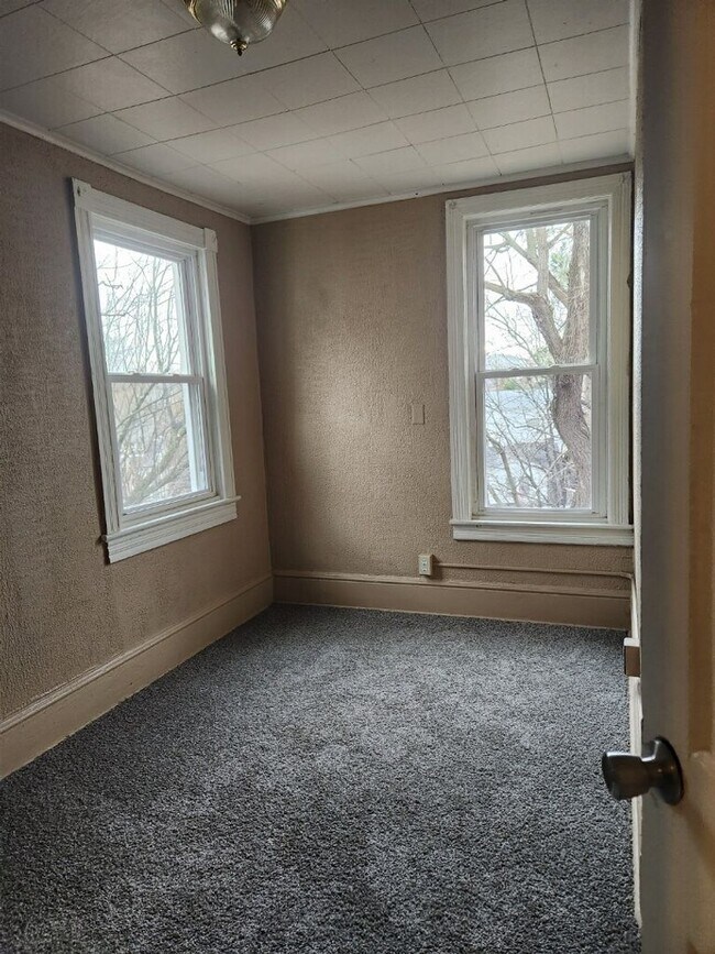 1489 Washington Ave in Altoona, PA - Foto de edificio - Building Photo