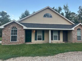 42653 Edgewater Ln in Hammond, LA - Building Photo