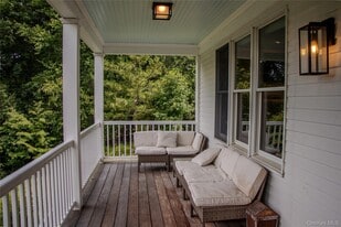 14 Ledge Rock Ct in Garrison, NY - Building Photo