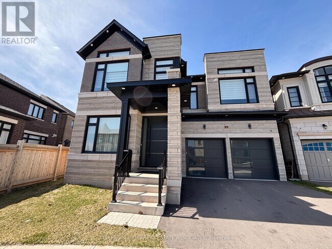 2282 Hyacinth Cres in Oakville, ON - Building Photo - Building Photo