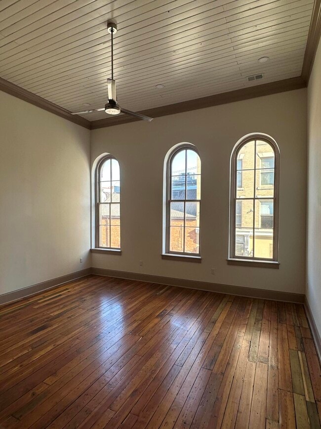 property at 307 W Main St