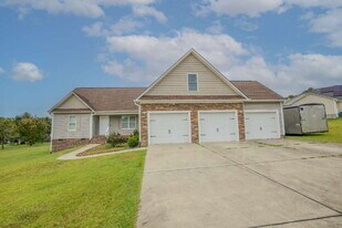 74 Jaylin Oaks Dr in Spring Lake, NC - Building Photo