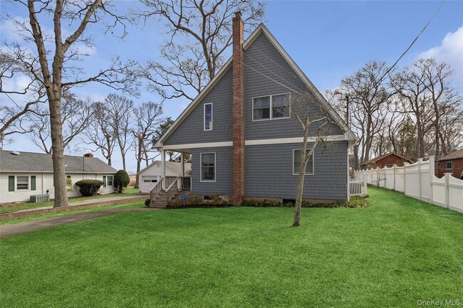 1050 Pine Ave in Southold, NY - Building Photo - Building Photo