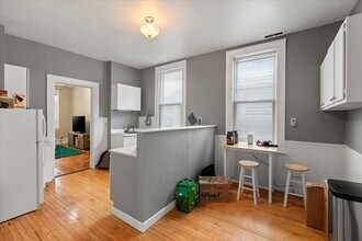 1421 W Fletcher St in Chicago, IL - Building Photo - Building Photo