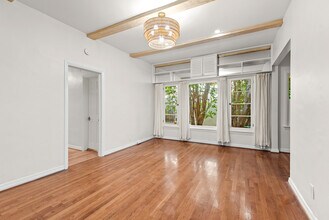 340 N Oakhurst Dr, Unit 103 in Beverly Hills, CA - Foto de edificio - Building Photo