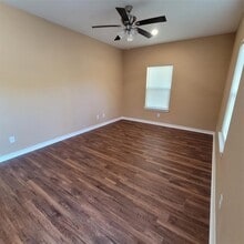 2107 24th St N in Texas City, TX - Foto de edificio - Building Photo