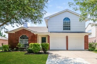 401 Meadow St in Saginaw, TX - Building Photo