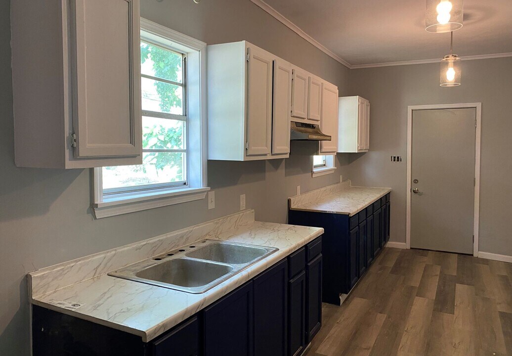 401 Edwards St in Bossier City, LA - Building Photo