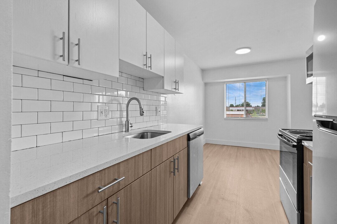 Bloomfield Square Apartments - Auburn Hills, MI in Auburn Hills, MI - Building Photo