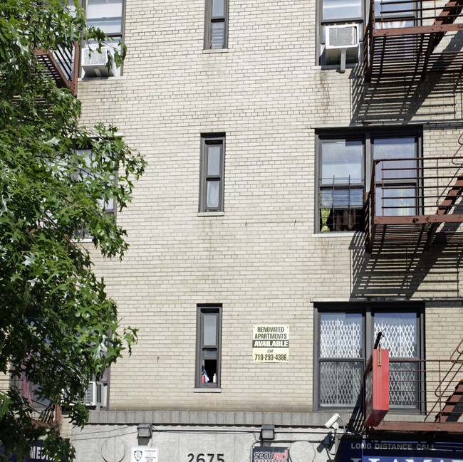 2675 Grand Concourse in Bronx, NY - Foto de edificio - Building Photo