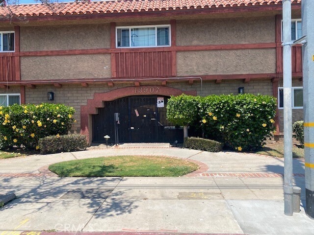 property at 13907 Vanowen St