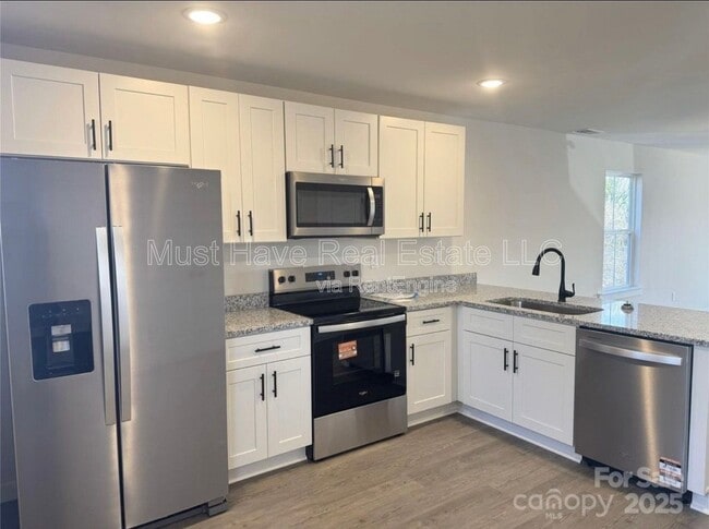 117 3rd Ave SE in Hickory, NC - Building Photo - Building Photo