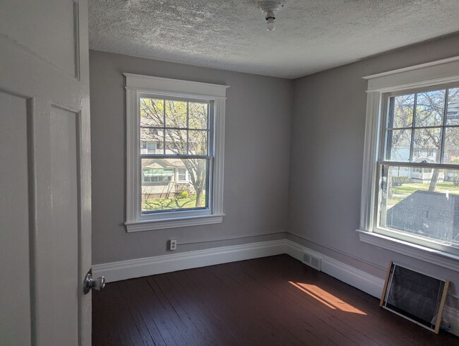 93 Roslyn St in Rochester, NY - Building Photo - Building Photo