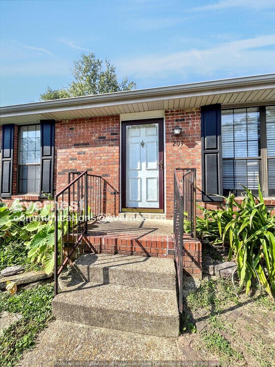 209 Panamint Dr in Nashville, TN - Building Photo