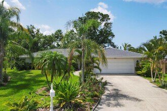 3313 Pembrook Dr in Sarasota, FL - Building Photo - Building Photo